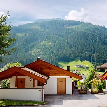 Schoeneben Escape Semesterbostad Wald im Pinzgau